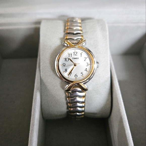 Timex Accessories - Vintage Timex Ladies Wristwatch SR 621SW Quartz